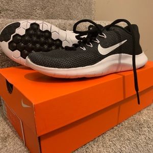 Nike Flex Women’s Size 5, new in box